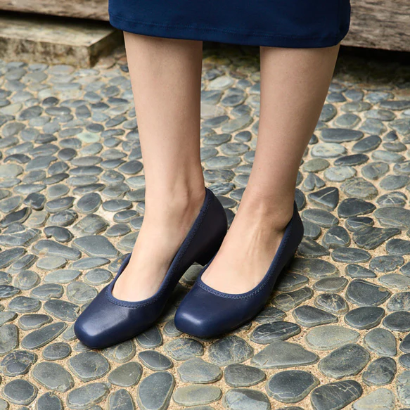Via Pump Metatarsal - Image 3